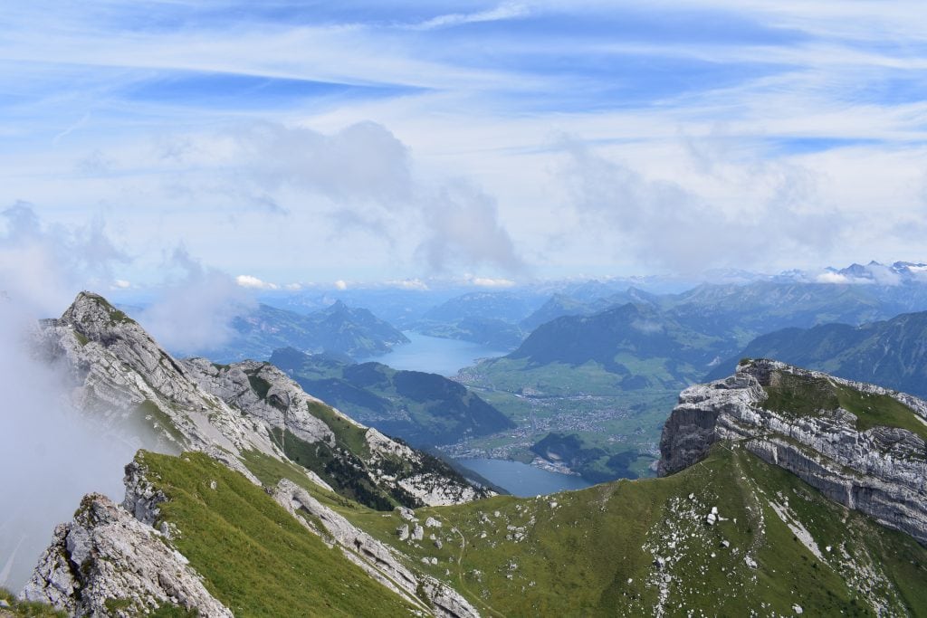Read more about the article The Ultimate Guide to the Mount Pilatus Golden Tour